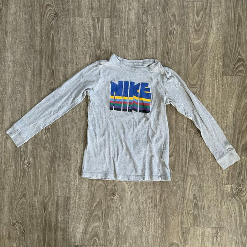 Nike Gray Rainbow Logo T-shirt Boys Size Small